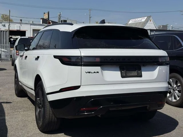 Used 2025 White Land Rover Dynamic SE image 9