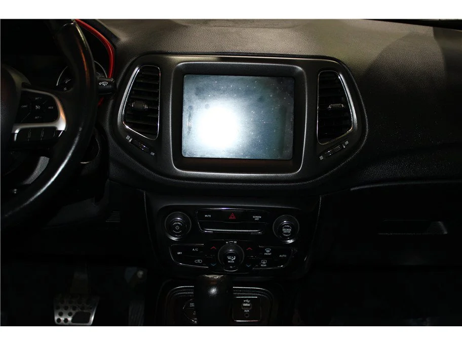 Used 2018 Granite Crystal Metallic Clearcoat Jeep Trailhawk image 16