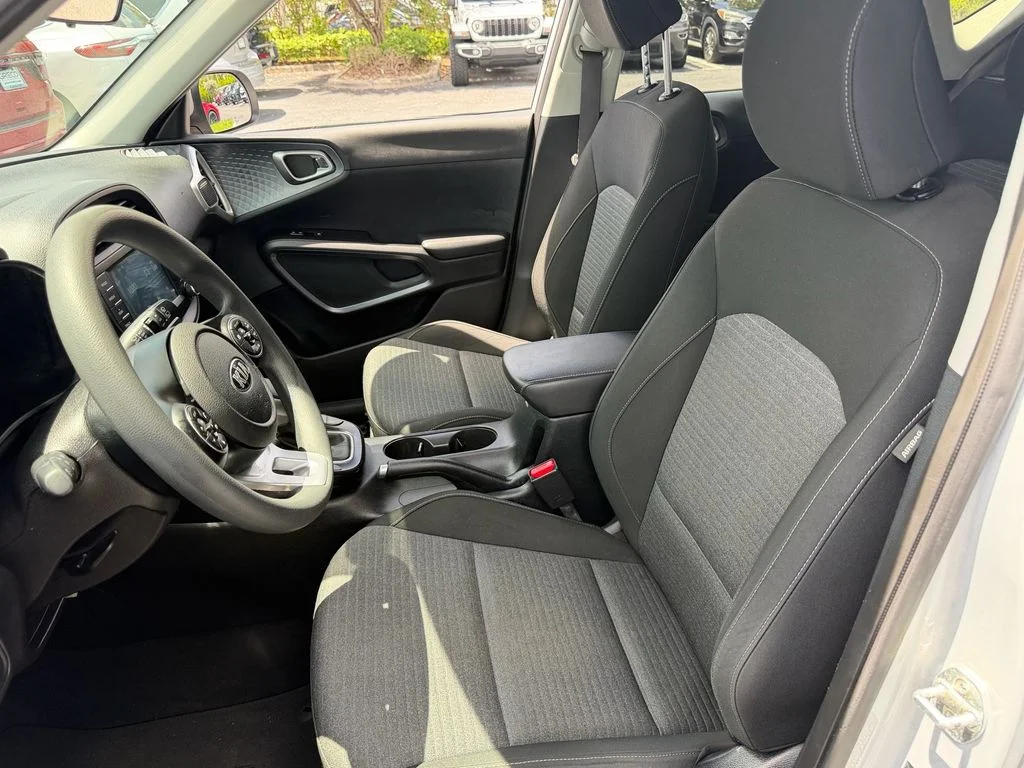 Used 2021 Silver Kia S image 10