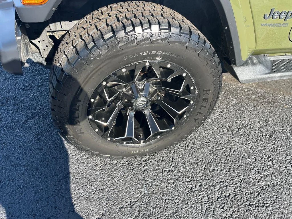Used 2021 Sarge Green Clearcoat Jeep Unlimited Sahara Altitude image 36