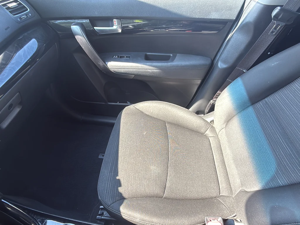 Used 2014 Silver Kia LX image 23