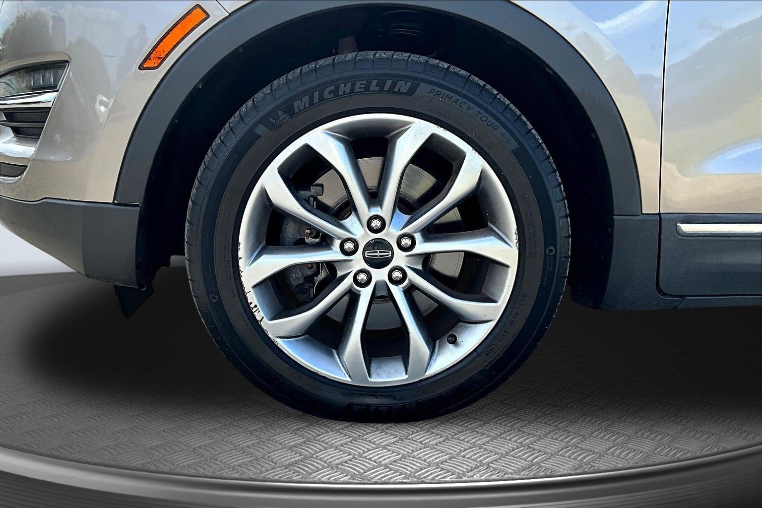 Used 2019 Brown Lincoln Select image 27