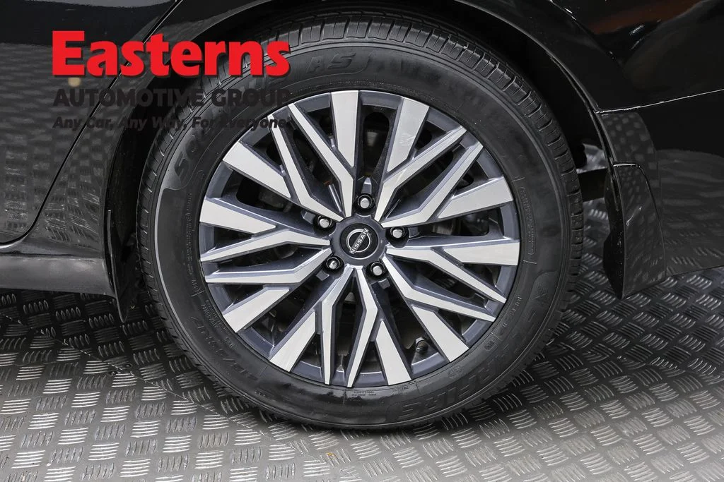 Used 2023 Black Nissan 2.5 SV image 8