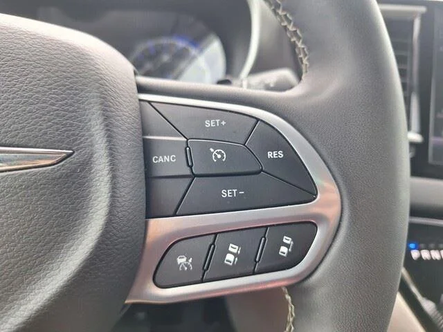 Used 2024 Bright White Clearcoat Chrysler Touring L image 14
