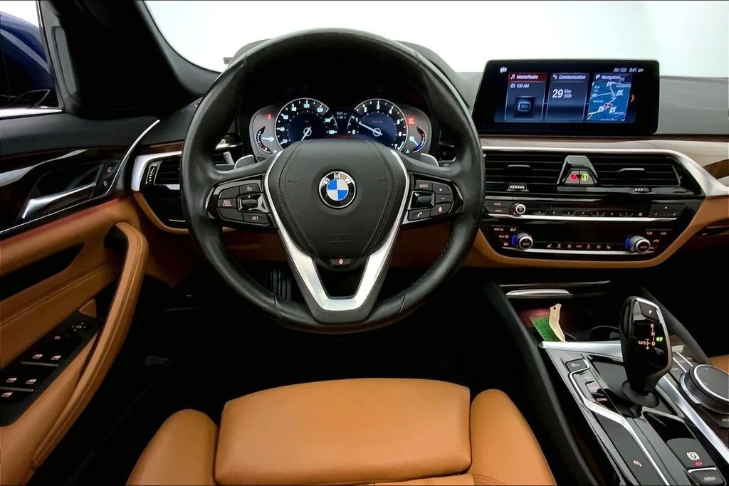 Used 2019 Mediterranean Blue Metallic BMW  image 4