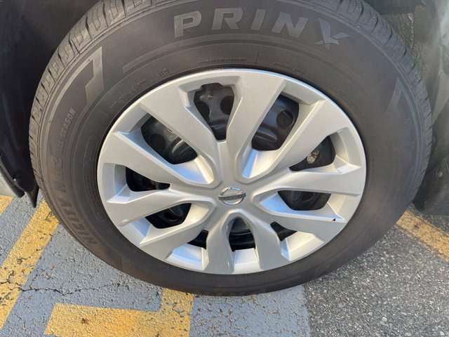 Used 2017 Brilliant Silver Nissan S image 9