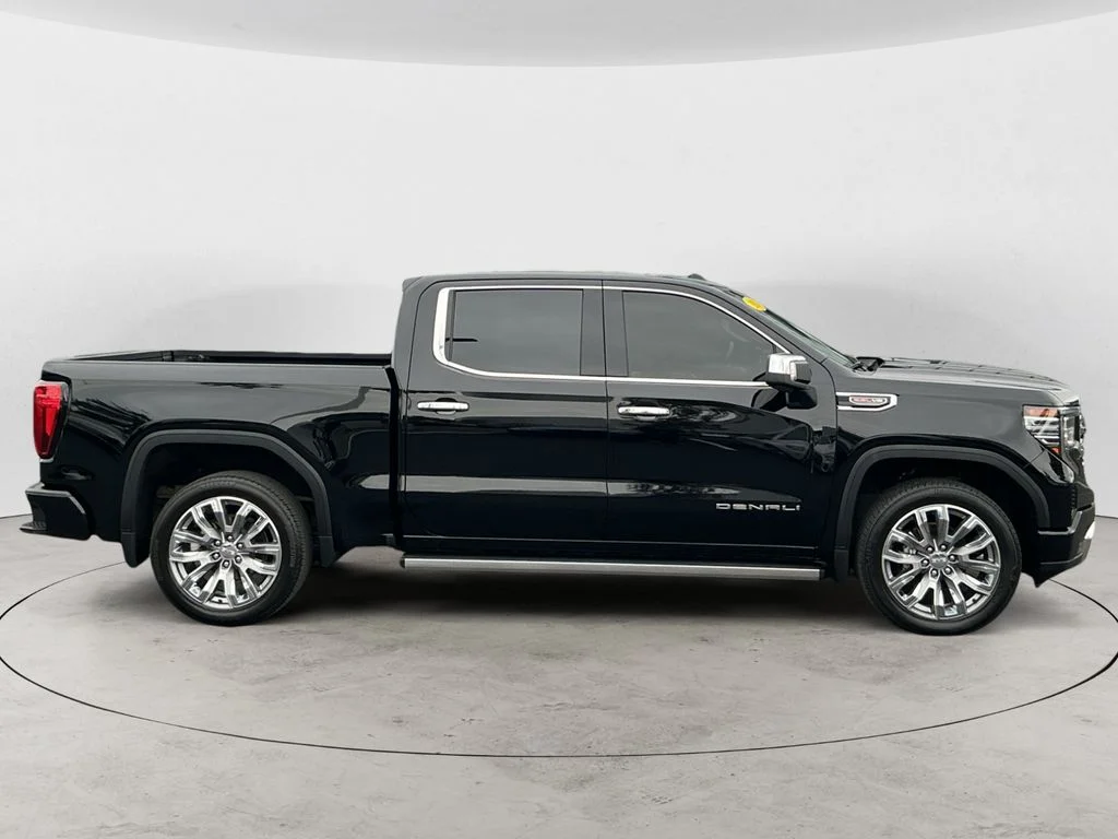 Used 2024 Black GMC Denali image 4