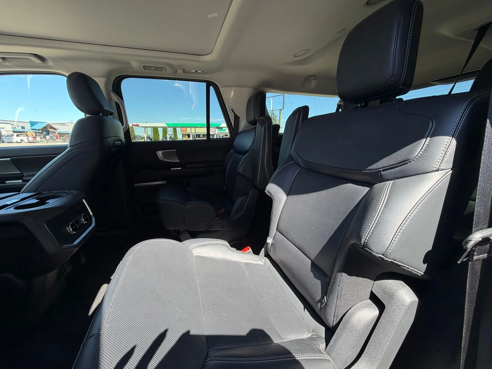 Used 2025 White Ford Platinum image 10