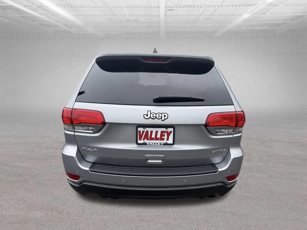 Used 2017 Billet Silver Metallic Clearcoat Jeep Laredo image 5