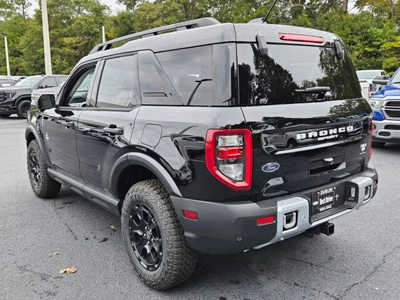 New 2025 Shadow Black Ford Outer Banks® image 12