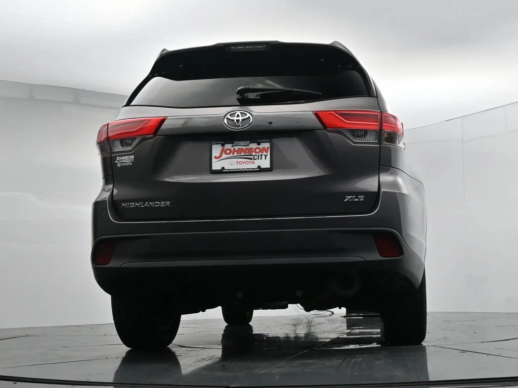 Used 2019 Gray Toyota XLE image 34