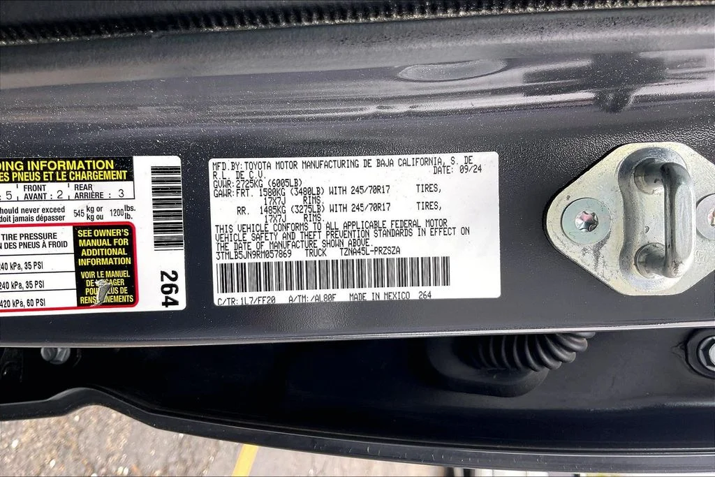 Used 2024  Toyota SR5 image 30