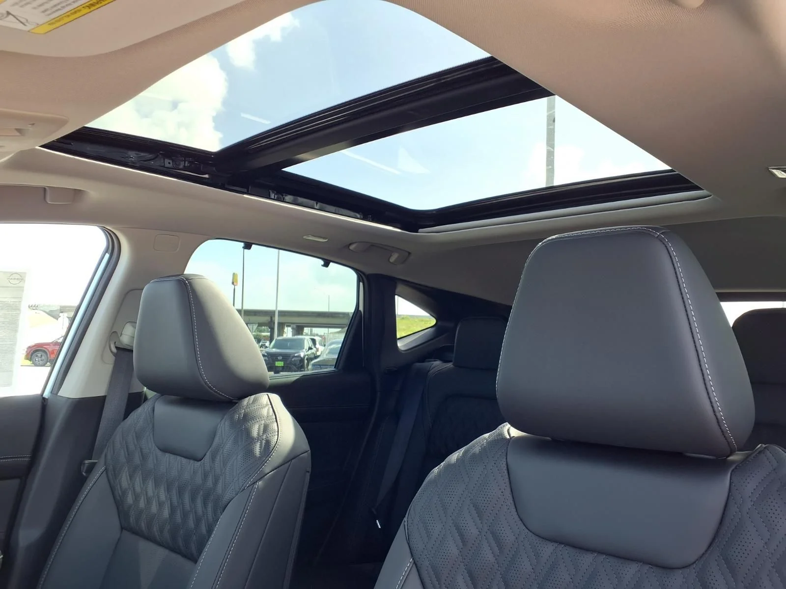 New 2026 White Nissan Platinum image 16
