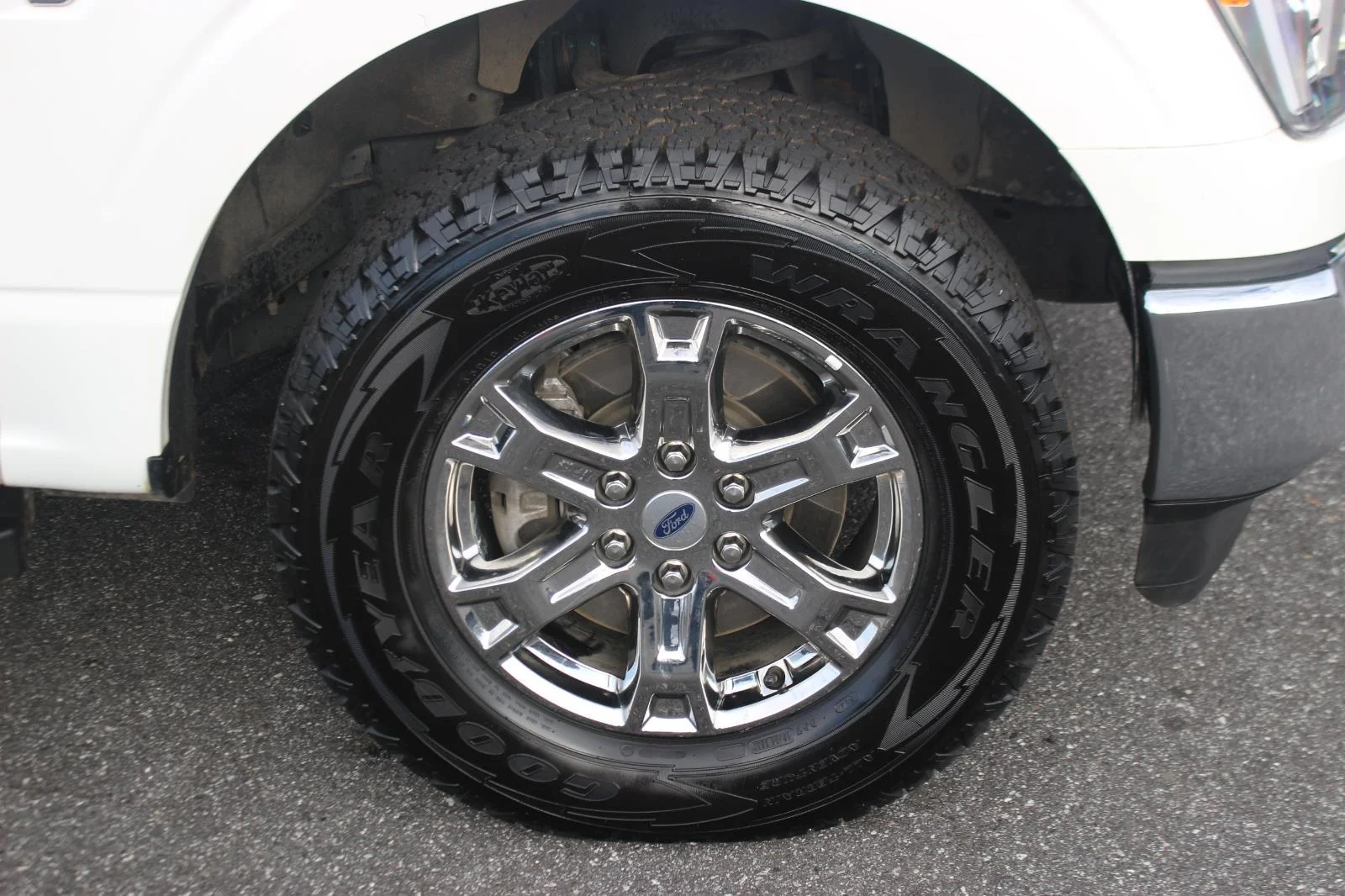 Used 2023 White Ford XL image 36