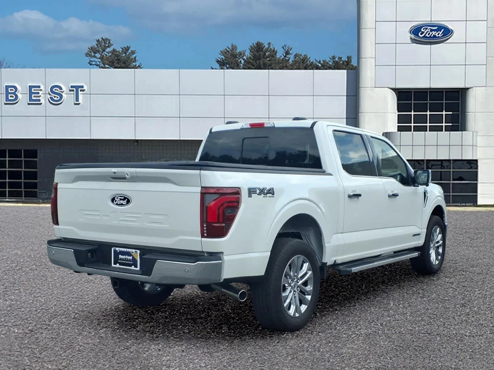 Used 2025 Star White Metallic Tri-Coat Ford LARIAT image 5