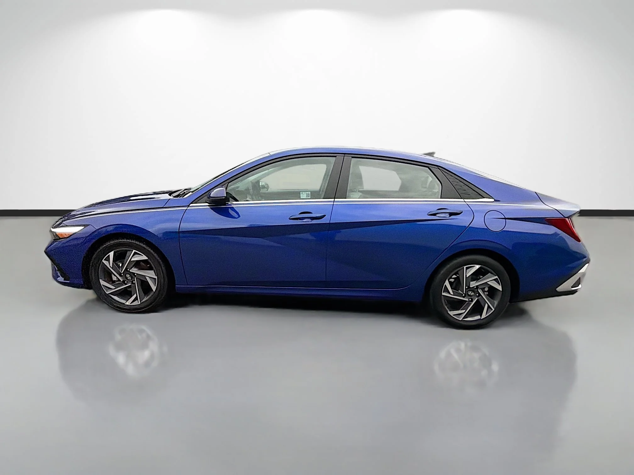 Used 2025 Intense Blue Hyundai Limited image 6