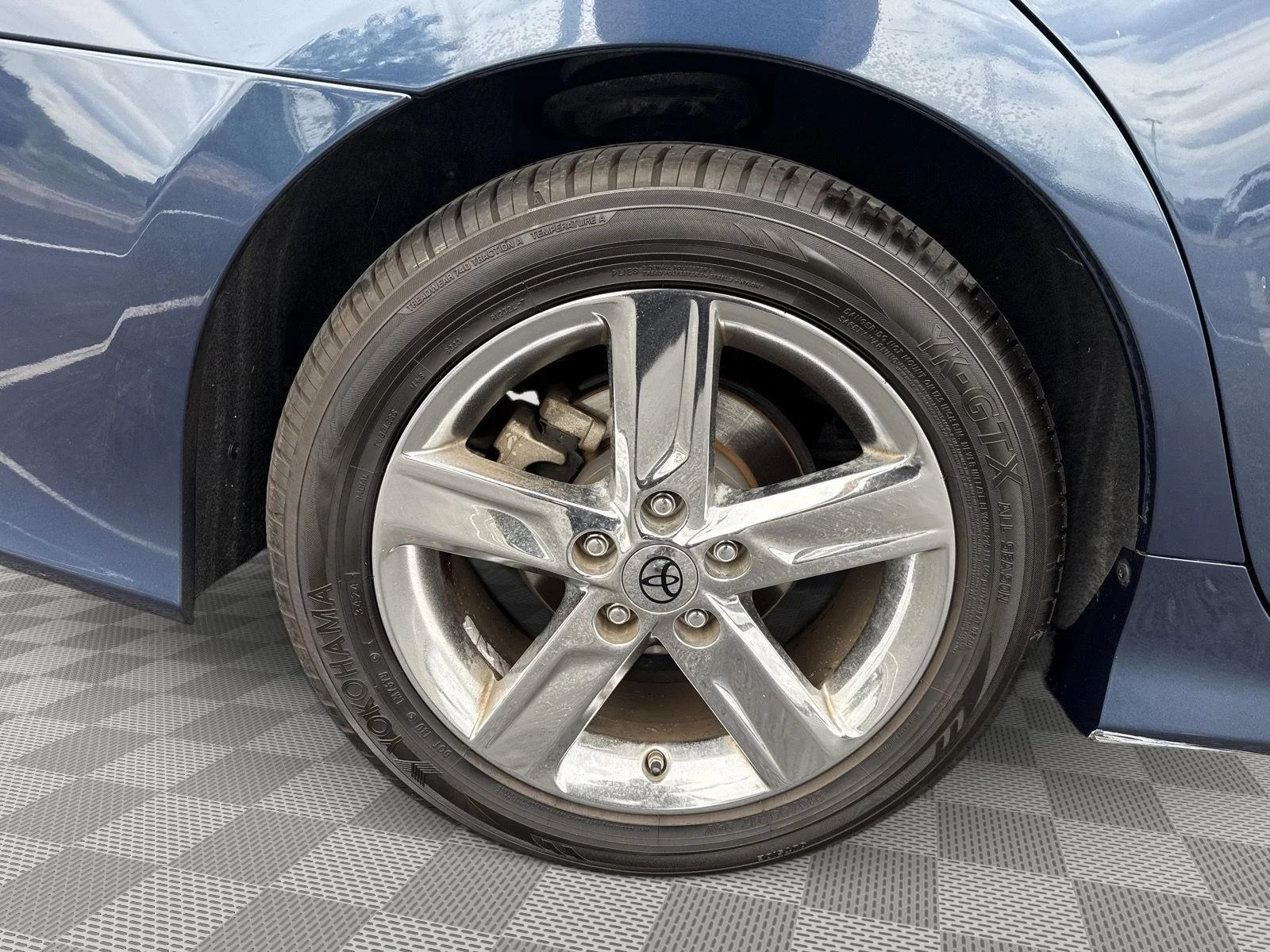 Used 2013 Magnetic Gray Metallic Toyota SE image 6