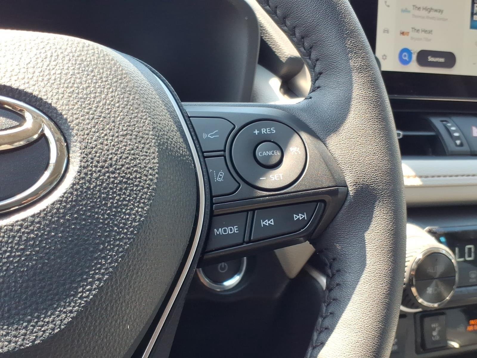 Used 2025 Magnetic Gray Metallic Toyota Hybrid XLE Premium image 29