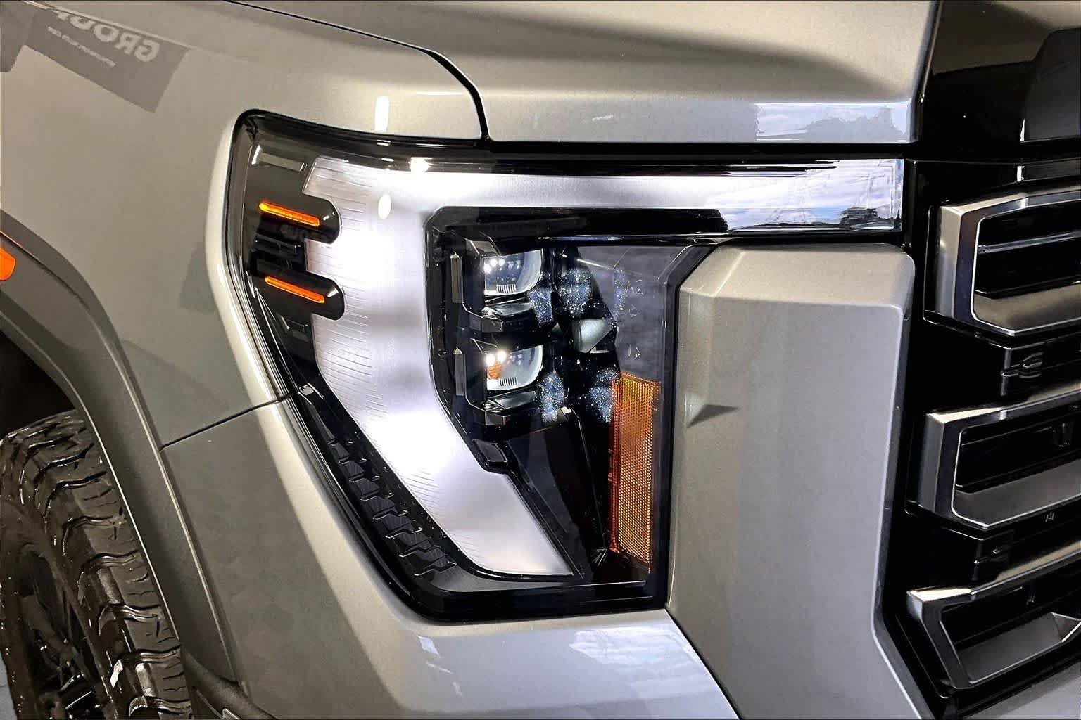 Used 2024 Sterling Metallic GMC AT4 image 27