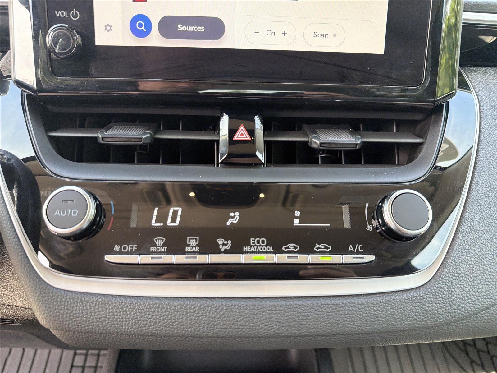 Used 2023 Ice Cap Toyota LE image 8