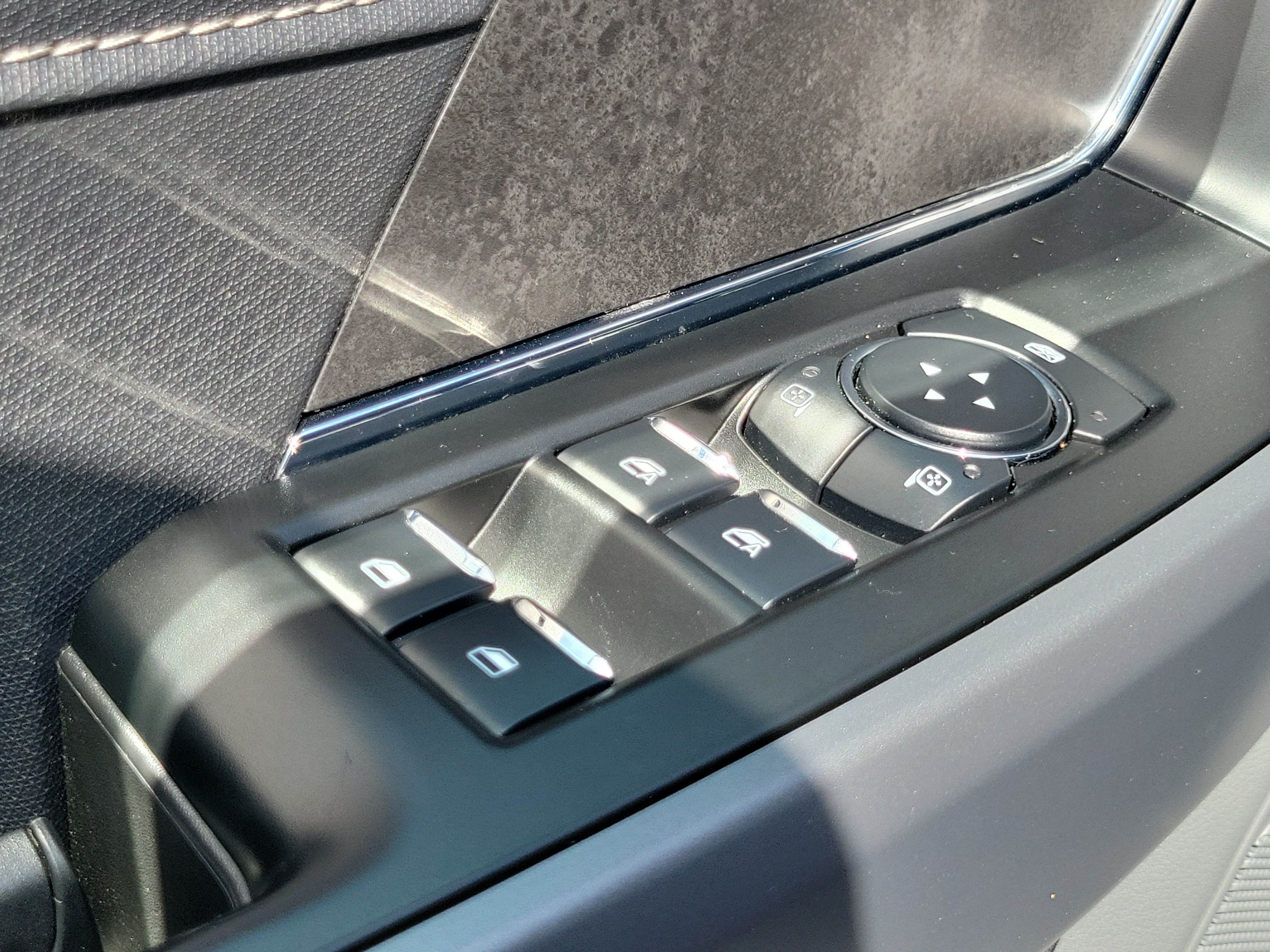 Used 2025 Agate Black Metallic Ford XLT image 17