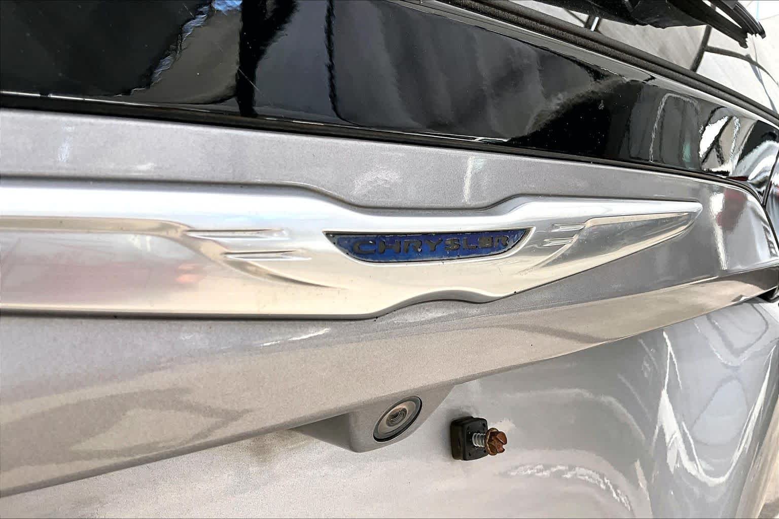 Used 2017 Billet Silver Metallic Clearcoat Chrysler Touring-L image 30