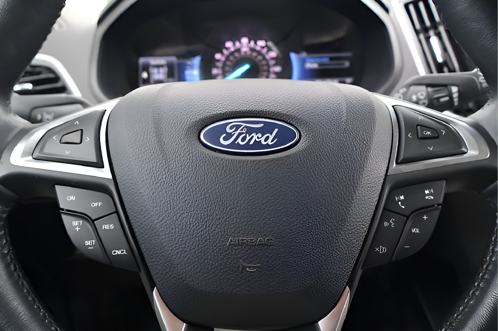 Used 2023 Gray Ford SEL image 23