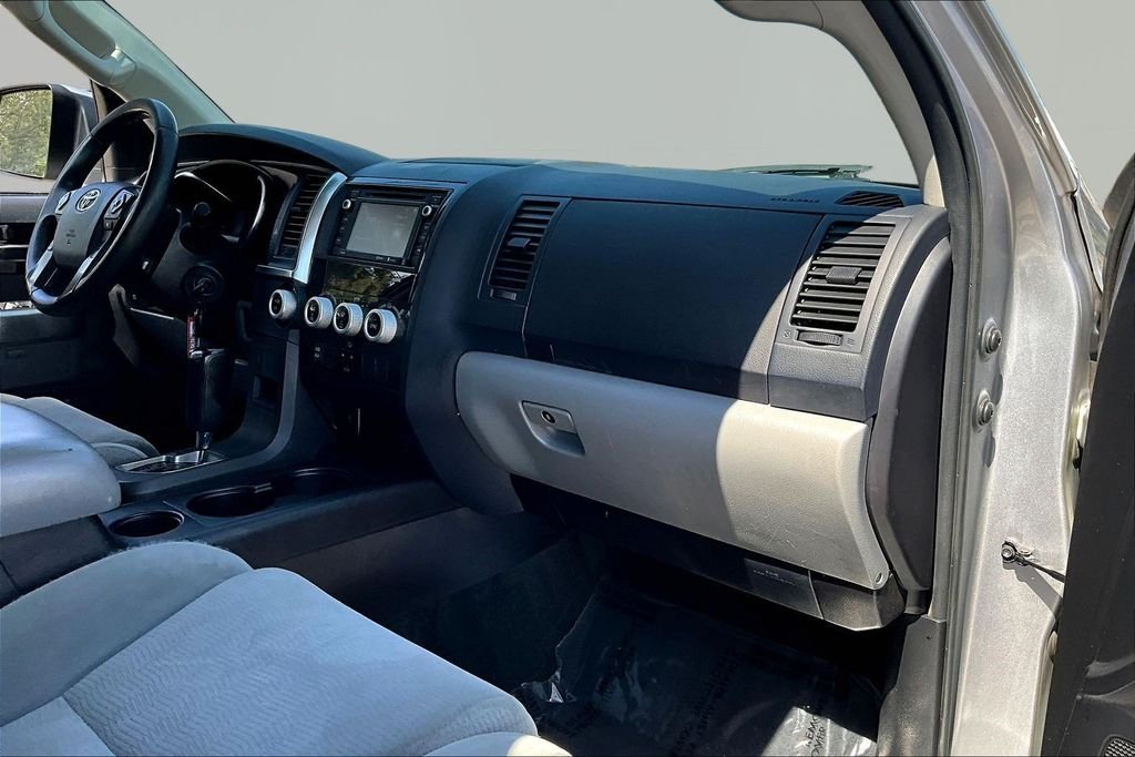 Used 2018 Silver Toyota SR5 image 26