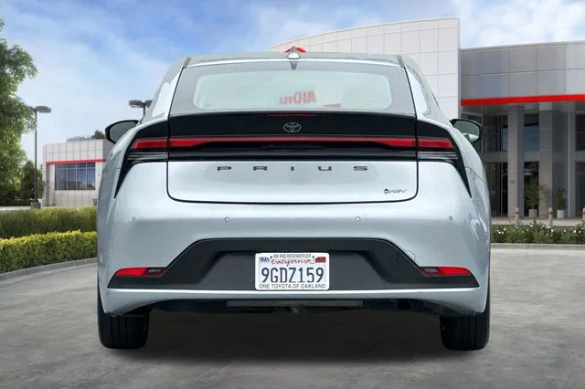 Used 2023  Toyota LE image 5