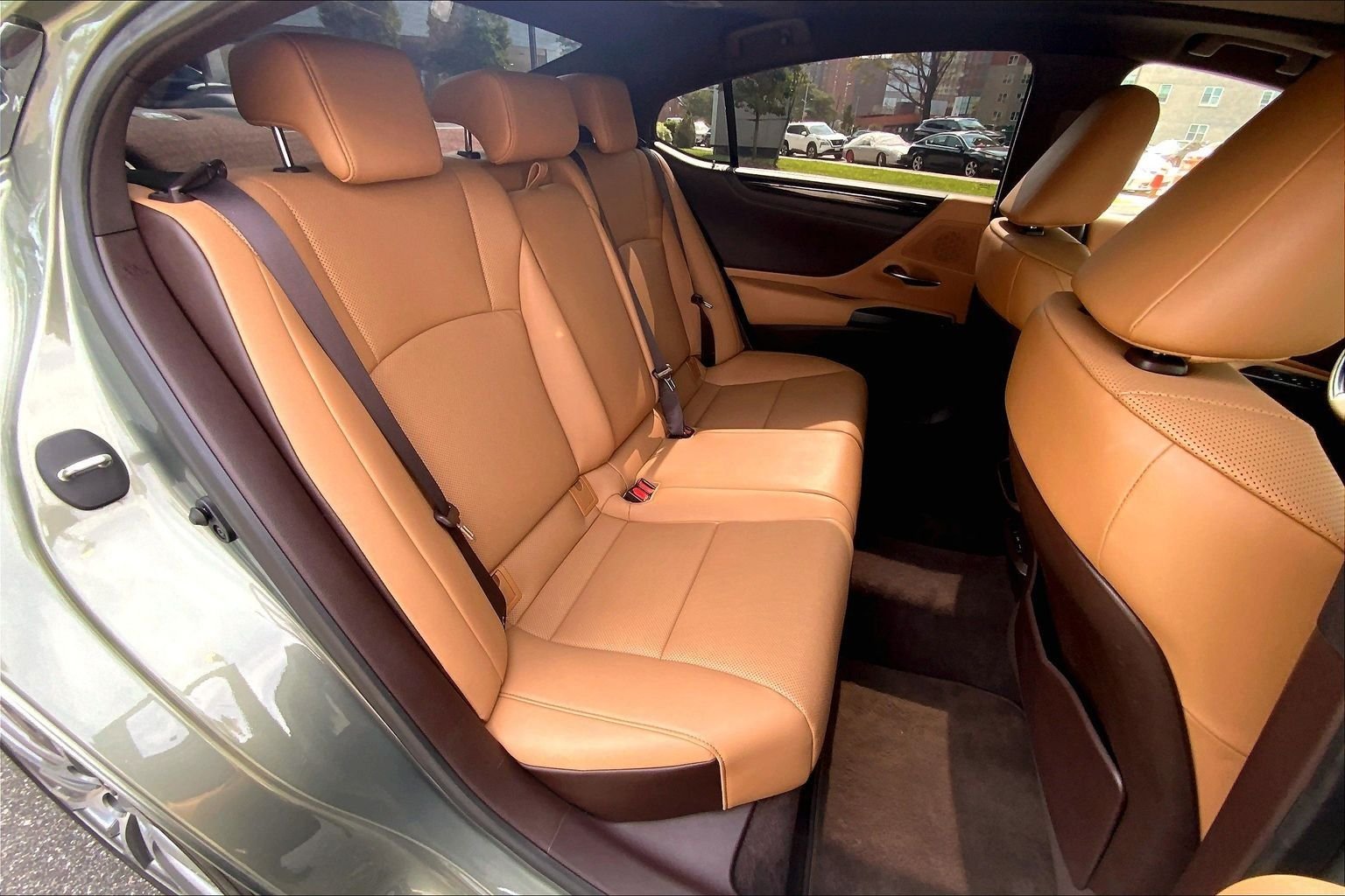 Used 2021 Green Lexus 350 image 18