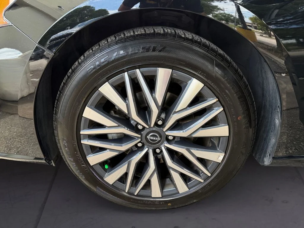 Used 2025 Black Nissan 2.5 SV image 9