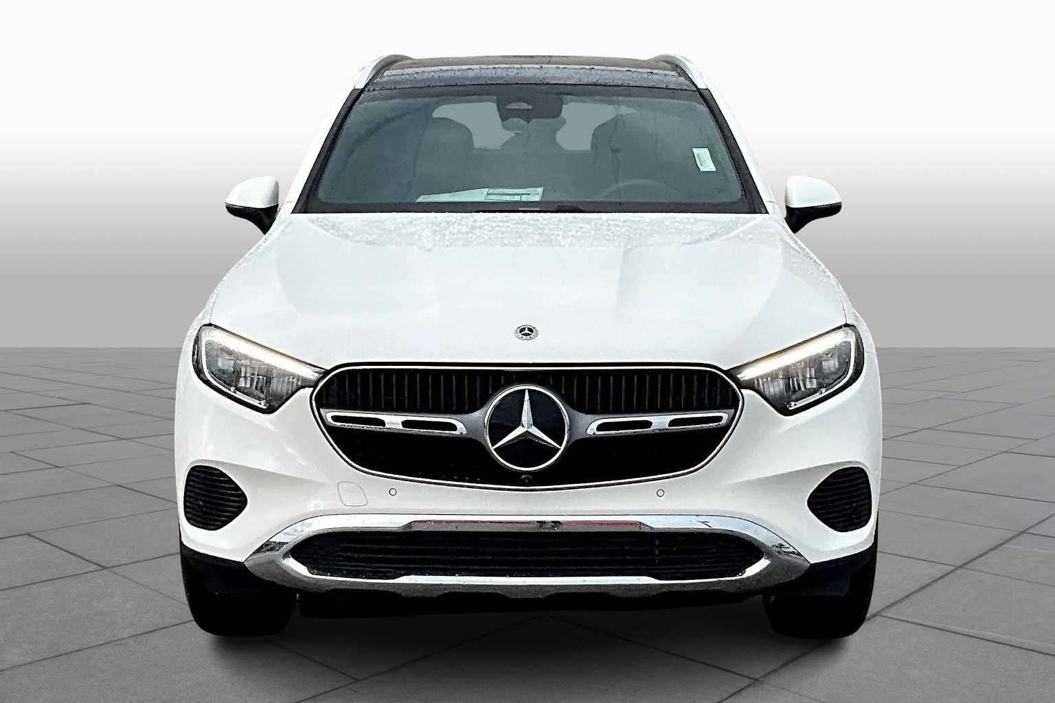 New 2026 Polar White Mercedes-Benz GLC 300 image 3
