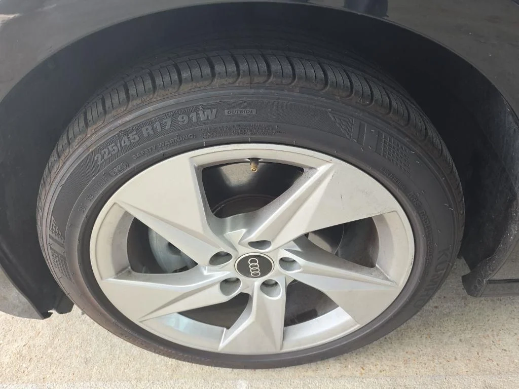 Used 2024  Audi 40 Premium image 12