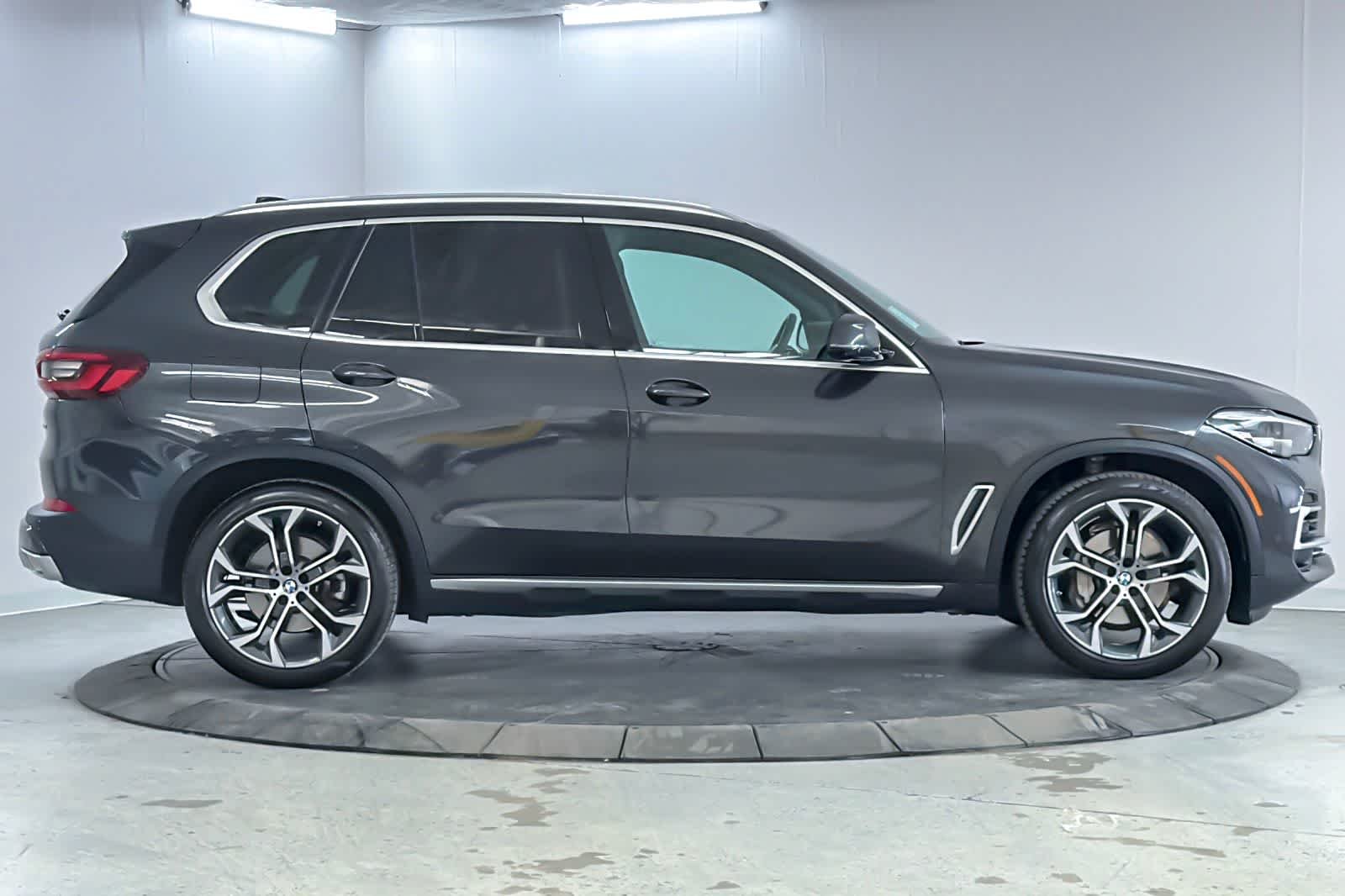 Used 2023 Dark Graphite Metallic BMW xDrive40i image 8