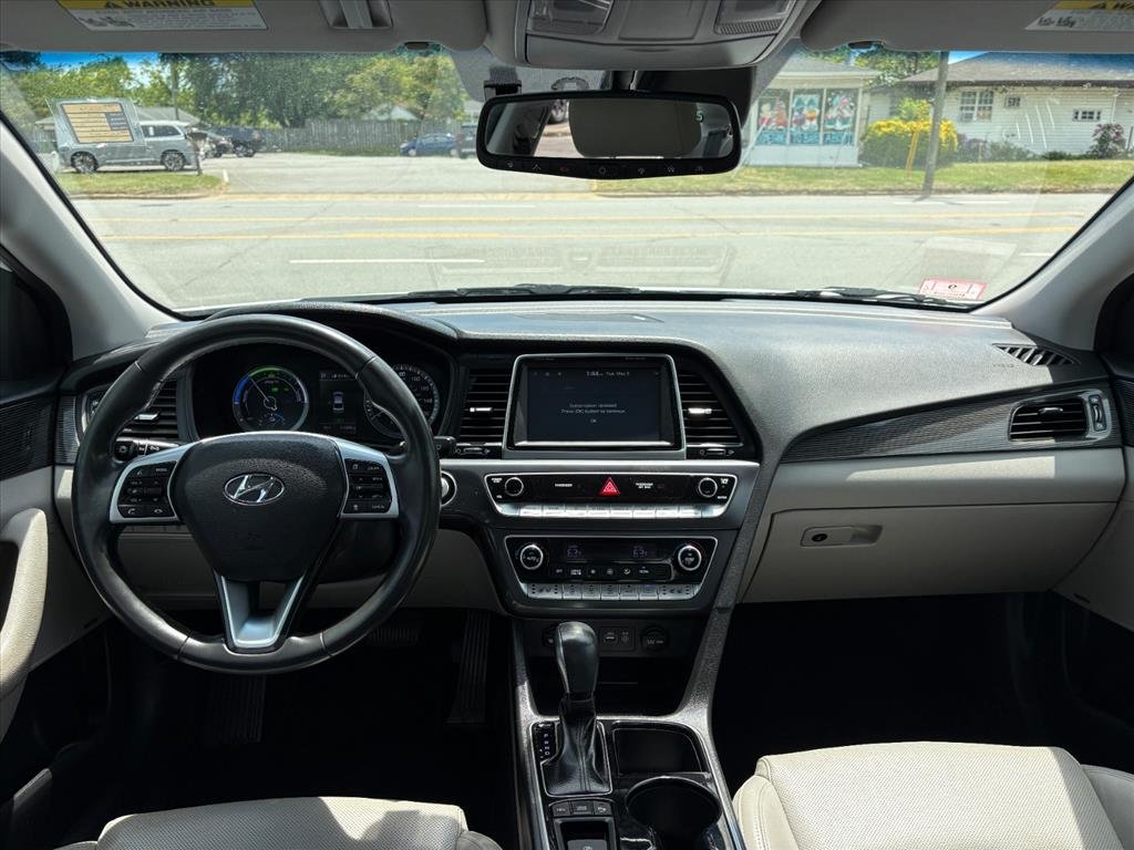 Used 2019 Hyper White Hyundai Limited image 6