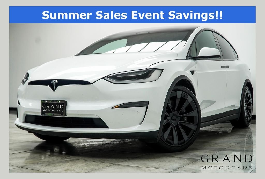 Used 2022 White Tesla Plaid image 1