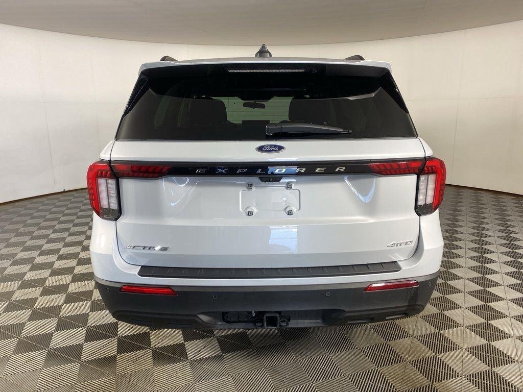 Used 2026 Star White Metallic Tri-Coat Ford Active image 8