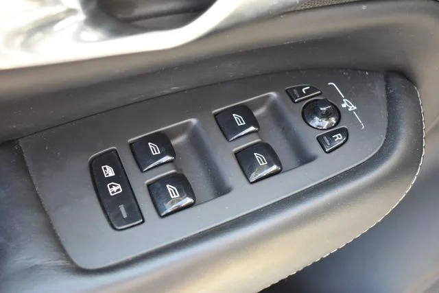 Used 2018 Gray Volvo T6 Inscription image 11