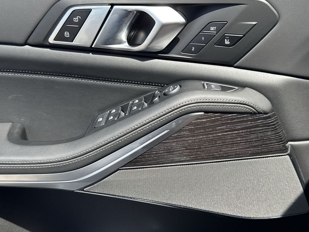 New 2026 Mineral White Metallic BMW xDrive40i image 15