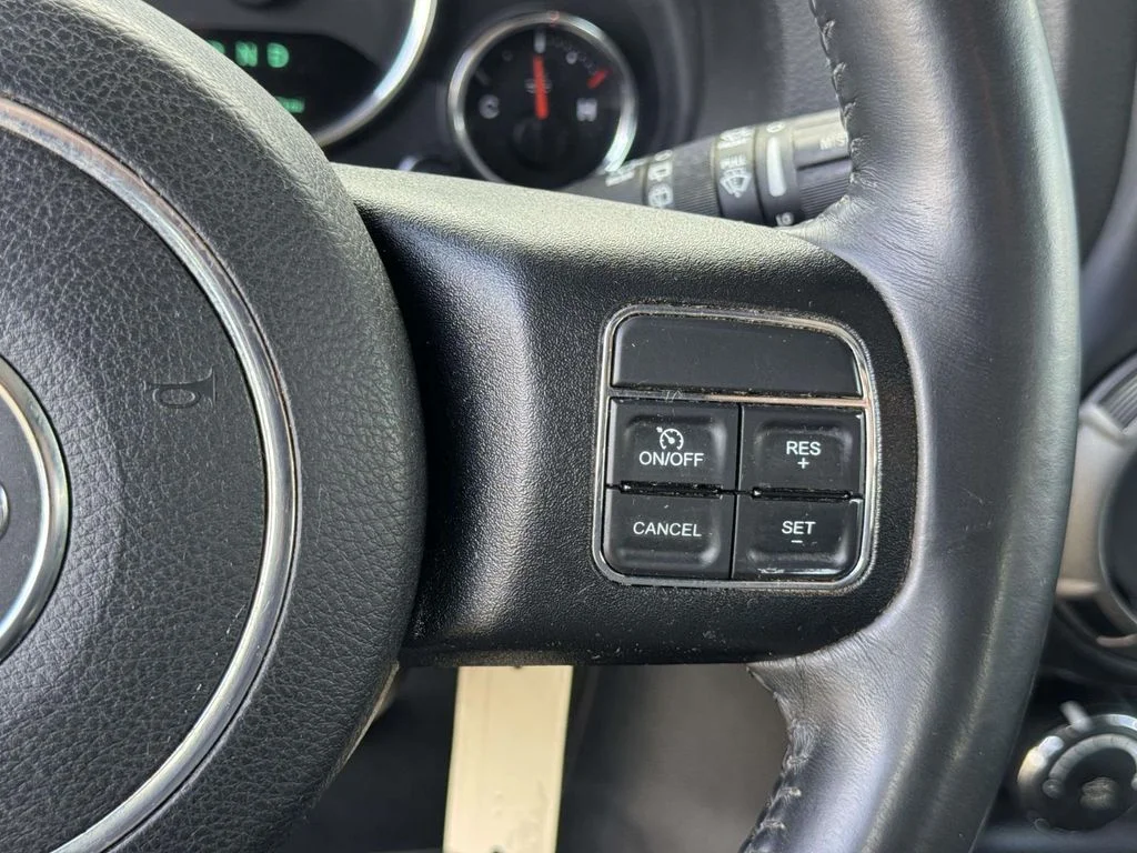 Used 2015 Silver Jeep Unlimited Sport image 23
