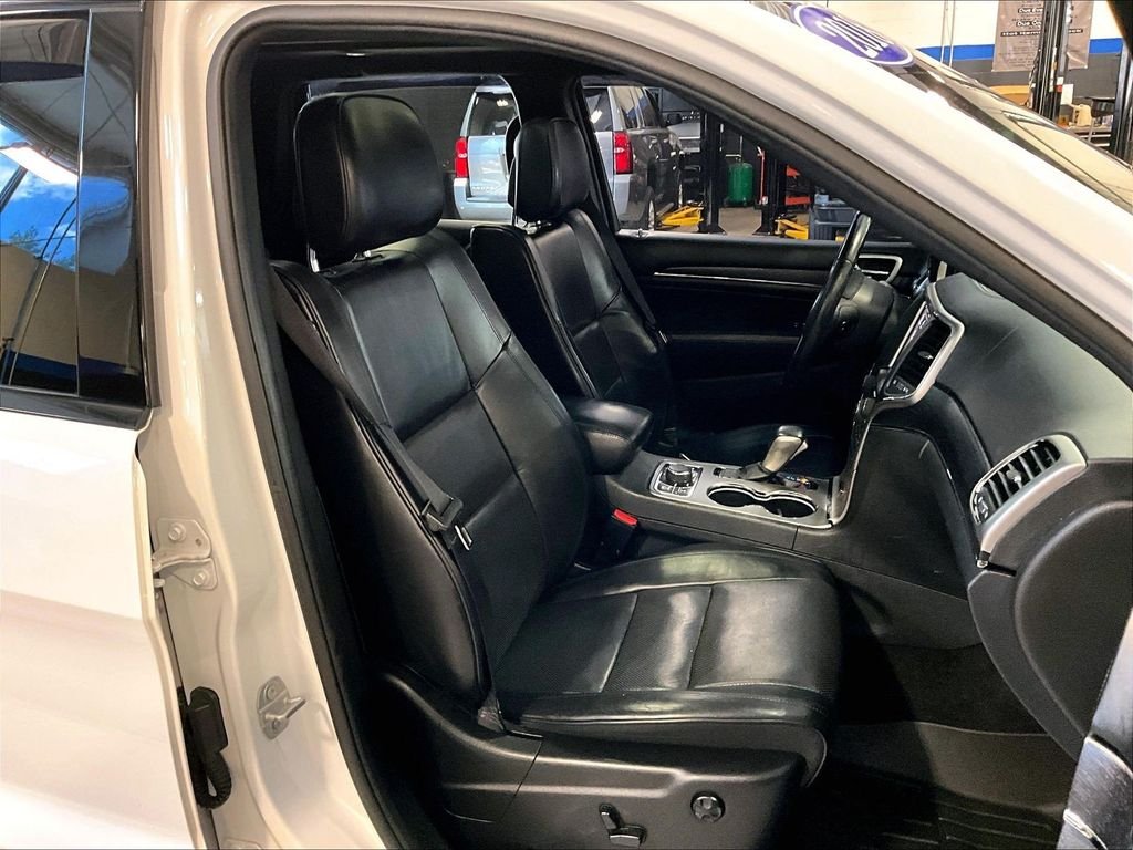 Used 2018 White Jeep Overland image 11