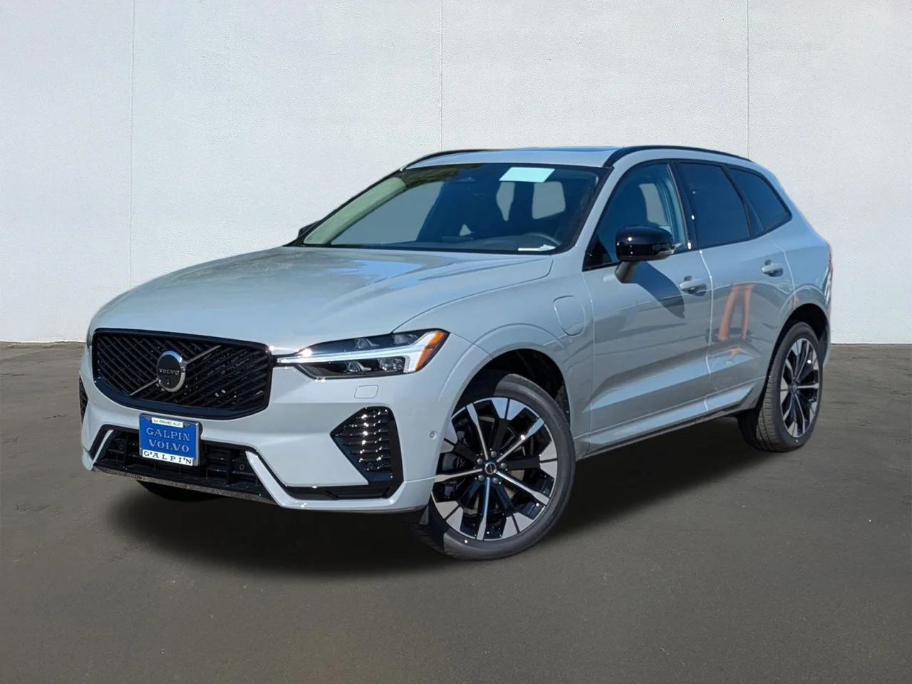 2026 Volvo XC60 T8 Plus Dark AWD's photo
