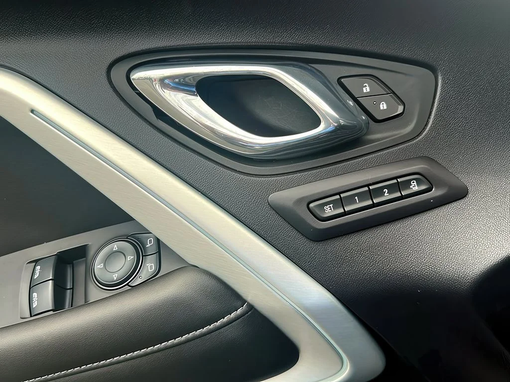 Used 2016 Mosaic Black Metallic Chevrolet 2SS image 27