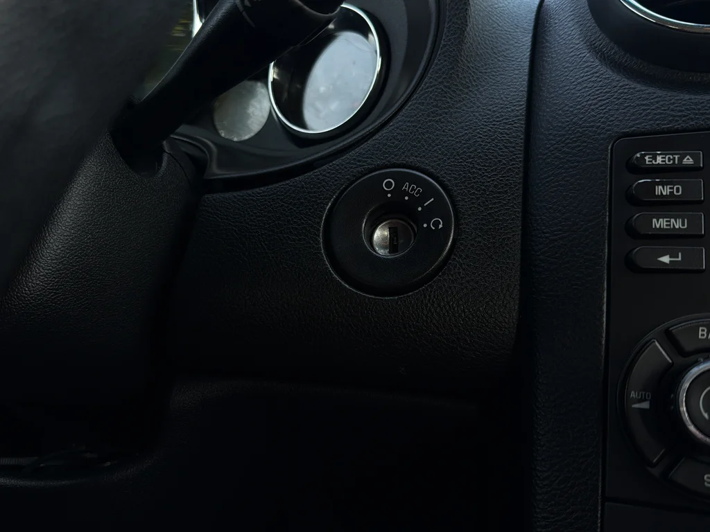 Used 2009 Carbon Black Metallic Pontiac Base image 15