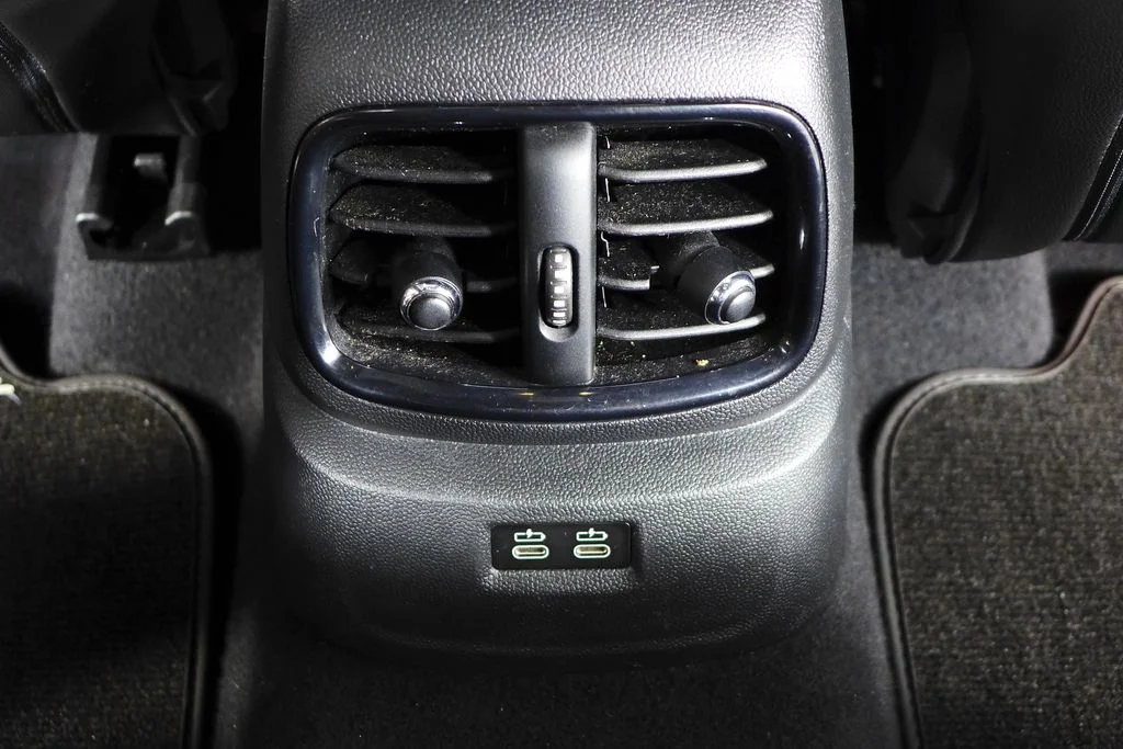 Used 2019 White MINI  image 24