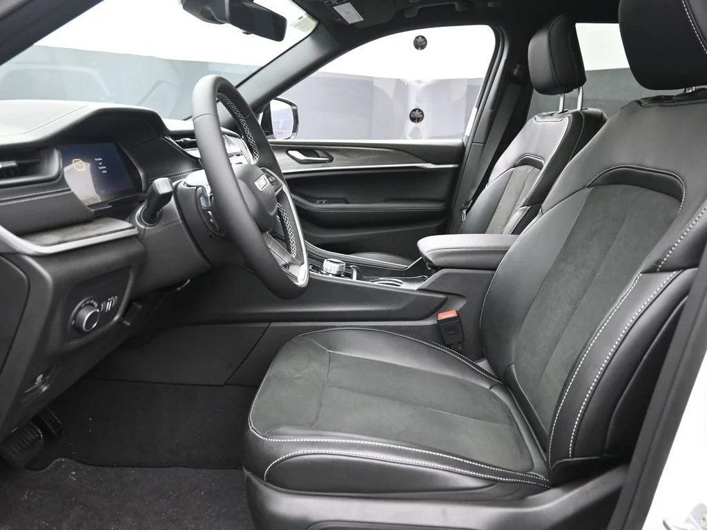 New 2026 White Jeep Altitude image 16