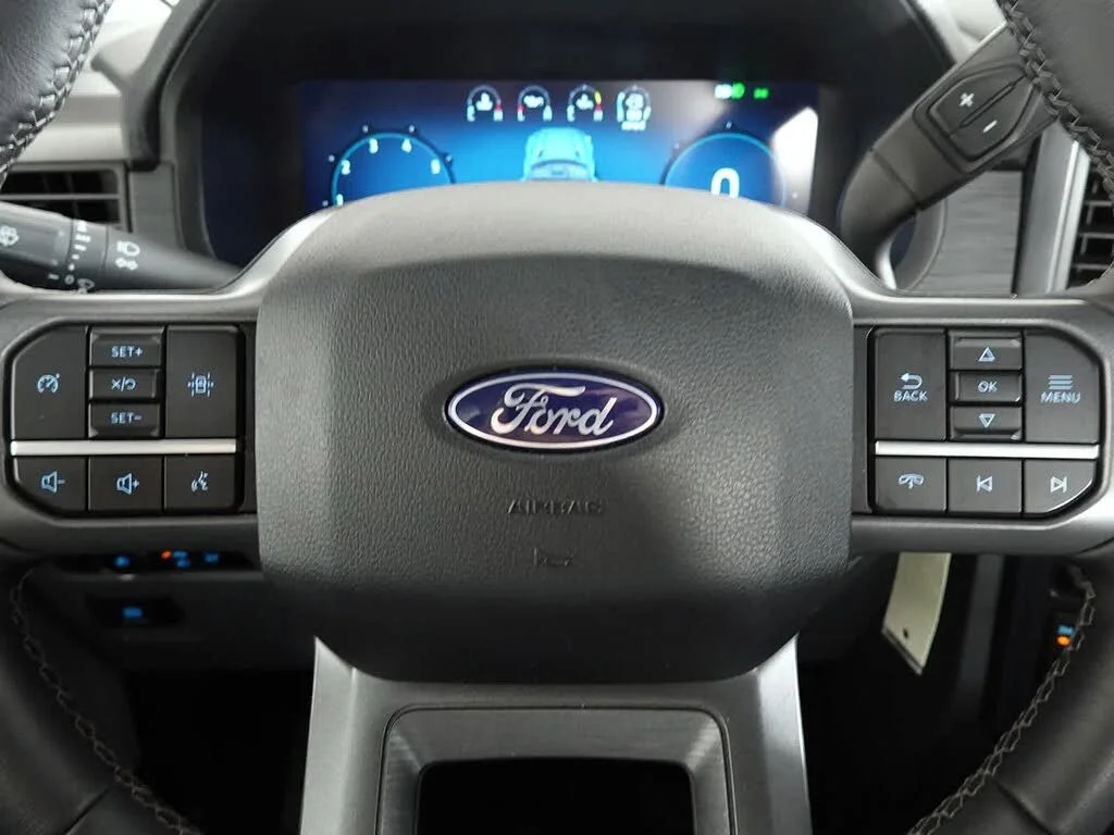 Used 2025 Silver Ford XLT image 18