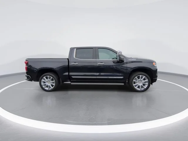 Used 2024 Gray Chevrolet High Country image 9