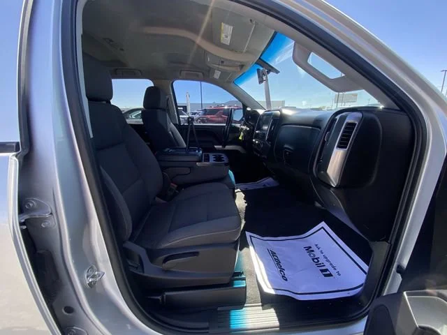 Used 2019 SILVER ICE METALLIC Chevrolet LT image 23