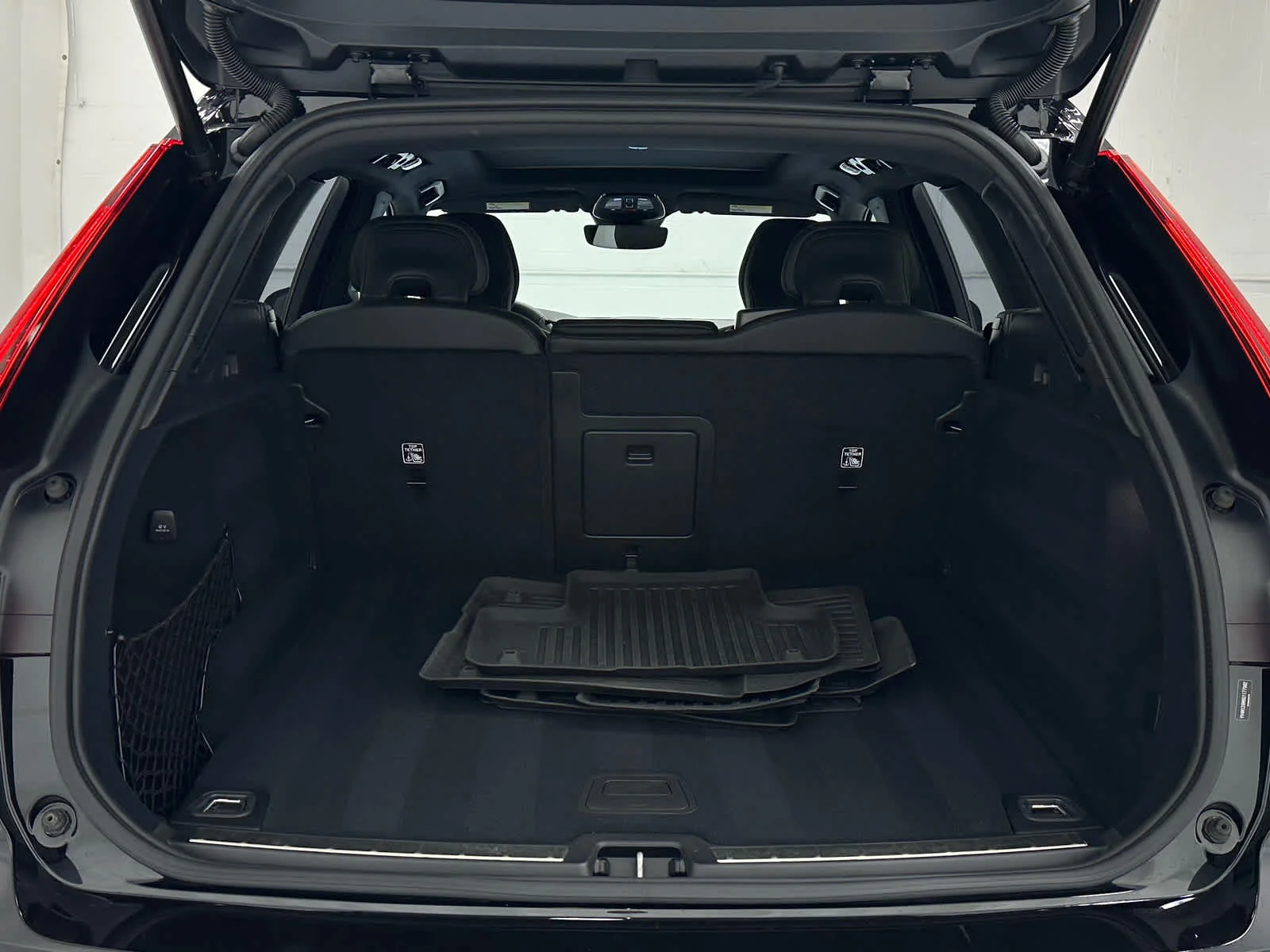 Used 2025 Onyx Black Metallic Volvo Ultra image 42